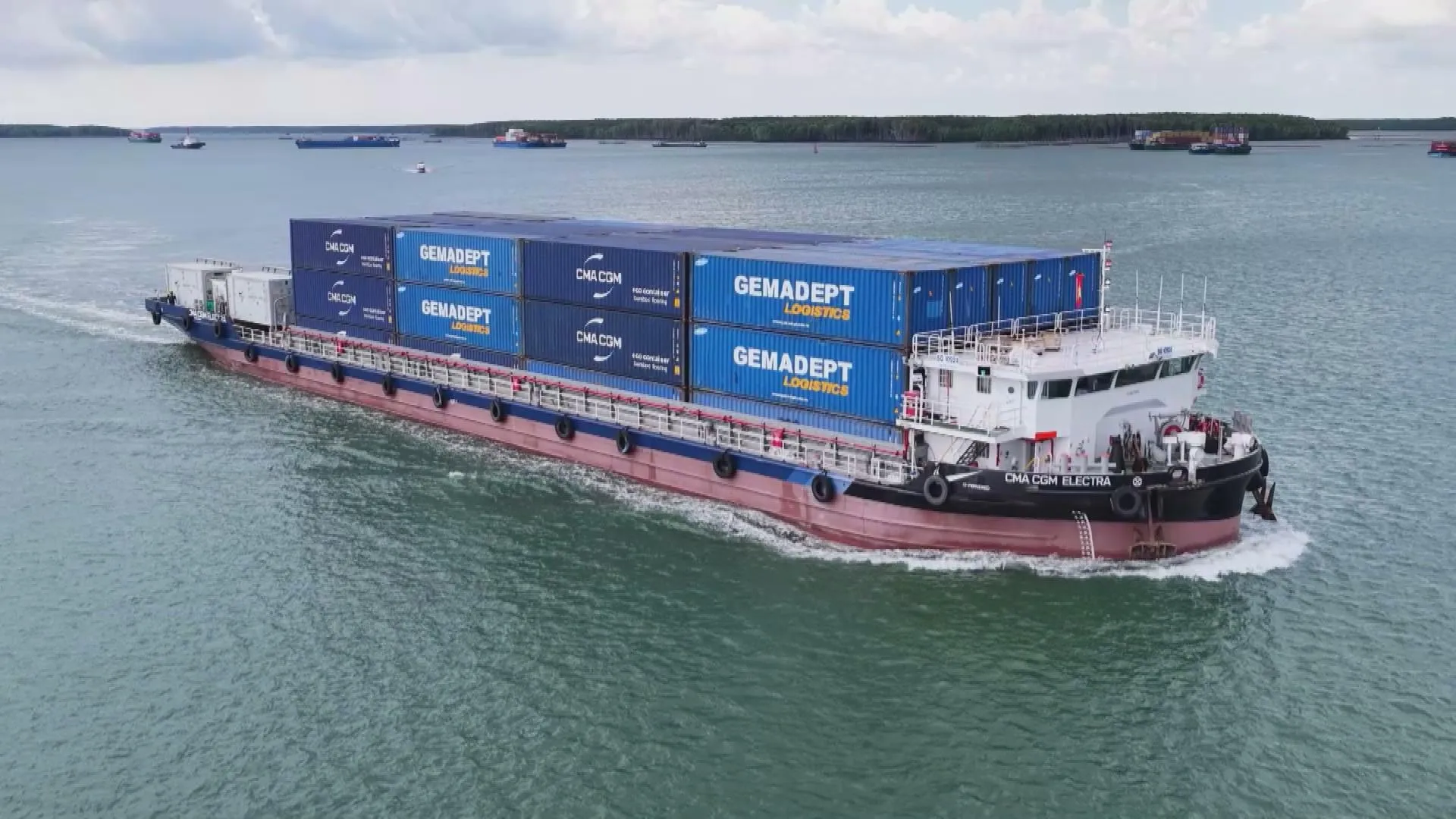 Sà lan điện chạy bằng năng lượng tái tạo, hướng đến logistics xanh- Ảnh 1.