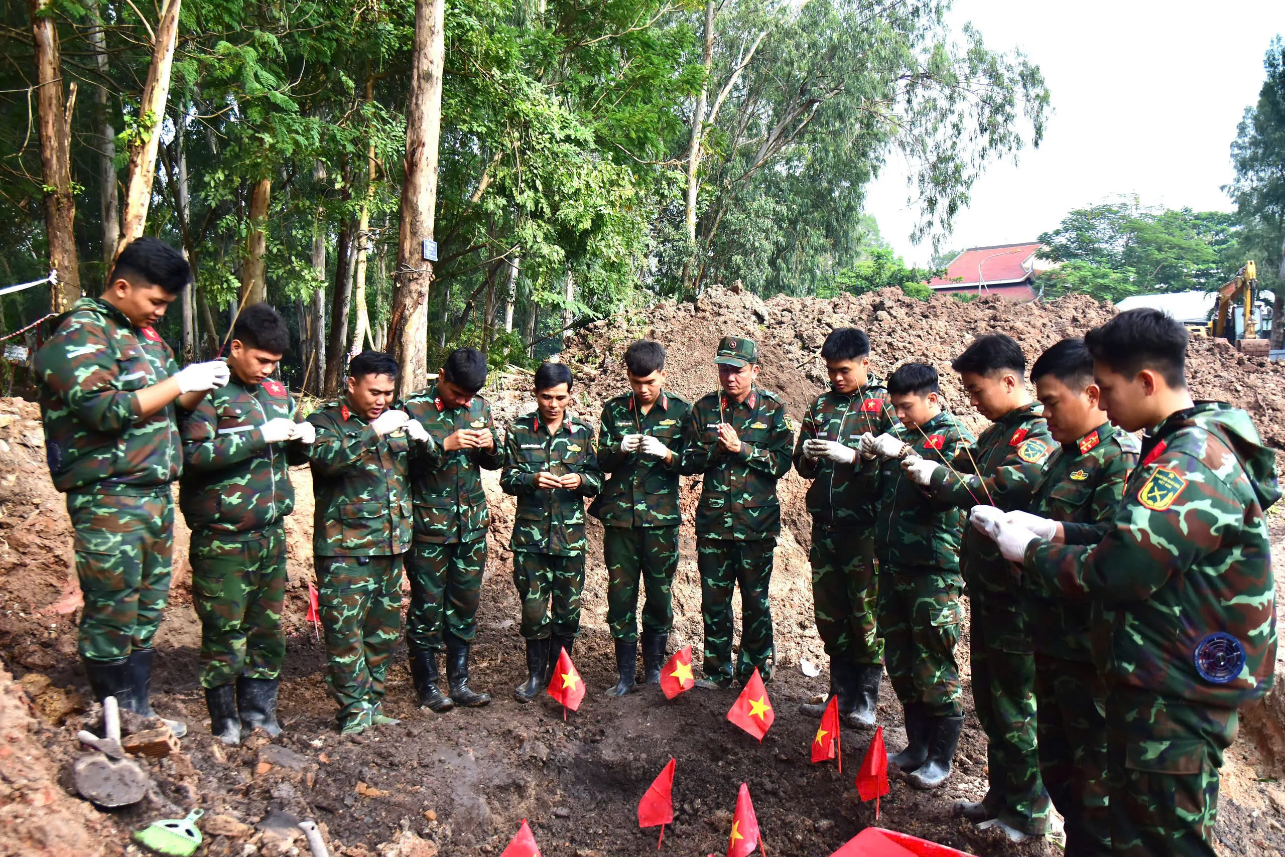 Ngày 29/10 tìm kiếm thêm 10 hài cốt liệt sĩ tại Công viên Lê Thị Riêng - Ảnh 4.