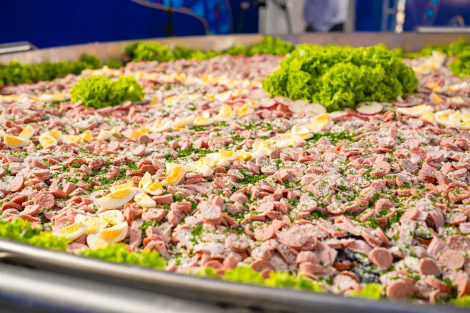 Cận cảnh món salad fiambre