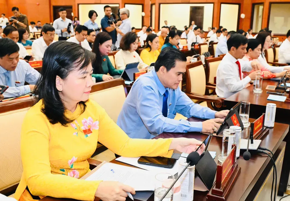 Đề xuất thống nhất mức diện tích nhà ở tối thiểu 8m²/người để đăng ký thường trú tại TP. Hồ Chí Minh- Ảnh 1.