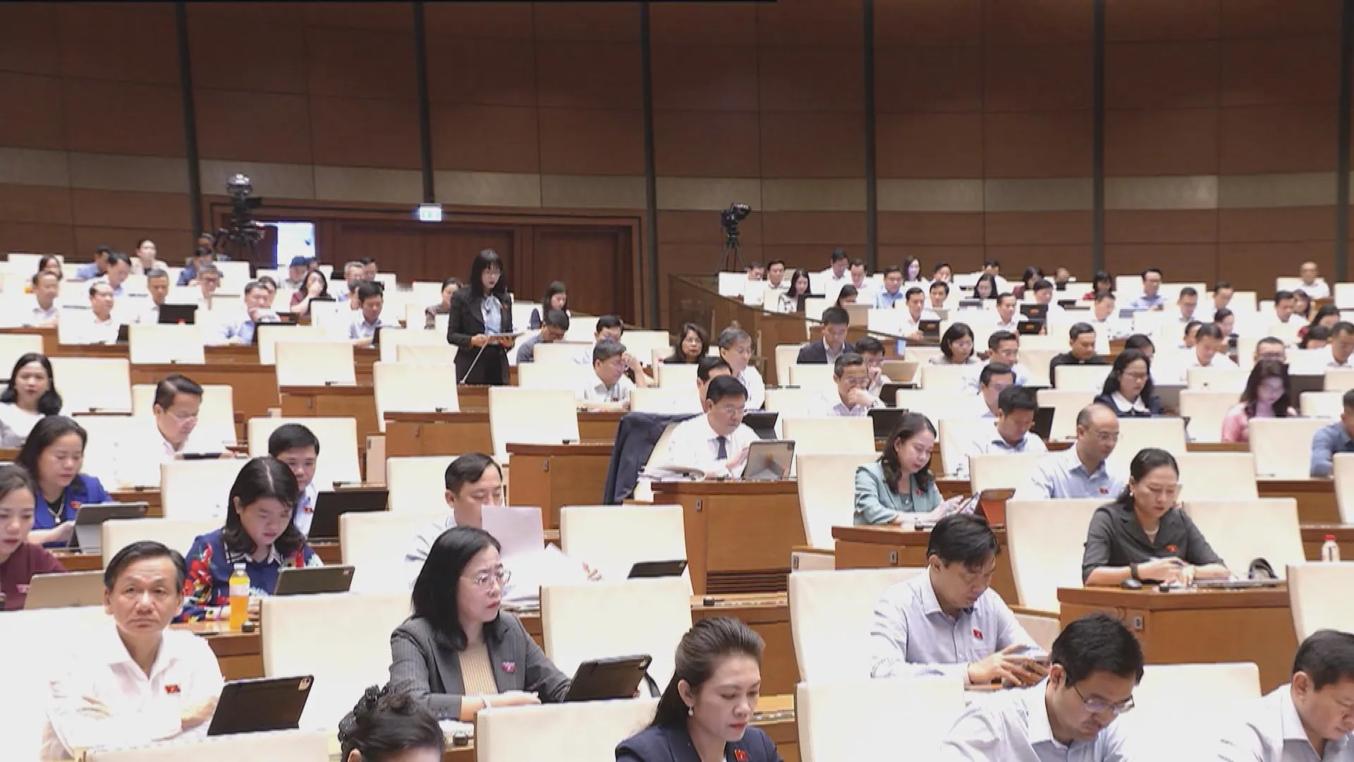Quốc hội thảo luận sửa đổi Luật Kinh doanh bất động sản - Ảnh 2. Quốc hội thảo luận sửa đổi Luật Kinh doanh bất động sản - Ảnh 2.