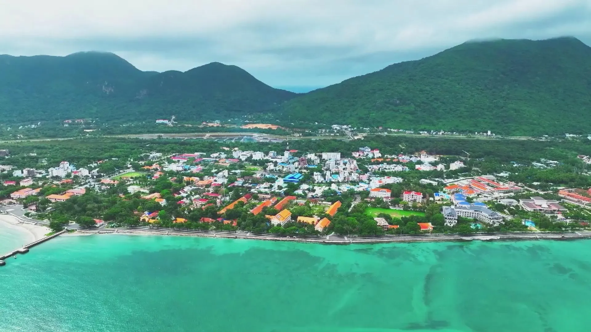 Côn Đảo sở hữu hệ sinh thái rừng - biển đặc sắc, đa dạng sinh học có giá trị cao cùng hệ thống di tích lịch sử, văn hóa đặc biệt