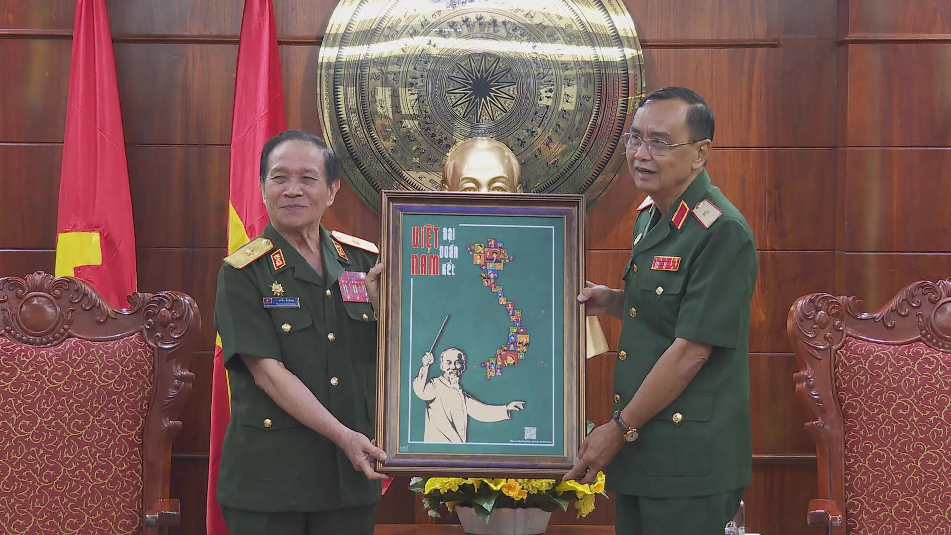 Thắt chặt tình đoàn kết giữa cựu chiến binh TP. Hồ Chí Minh và Thủ đô Viêng Chăn - Ảnh 2.