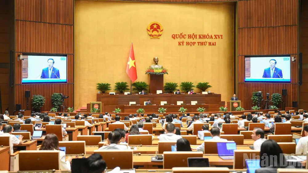 Sáng 30/10, Quốc hội thảo luận tại hội trường về dự án Luật Kinh doanh bất động sản (sửa đổi) - (Ảnh: Duy Linh)