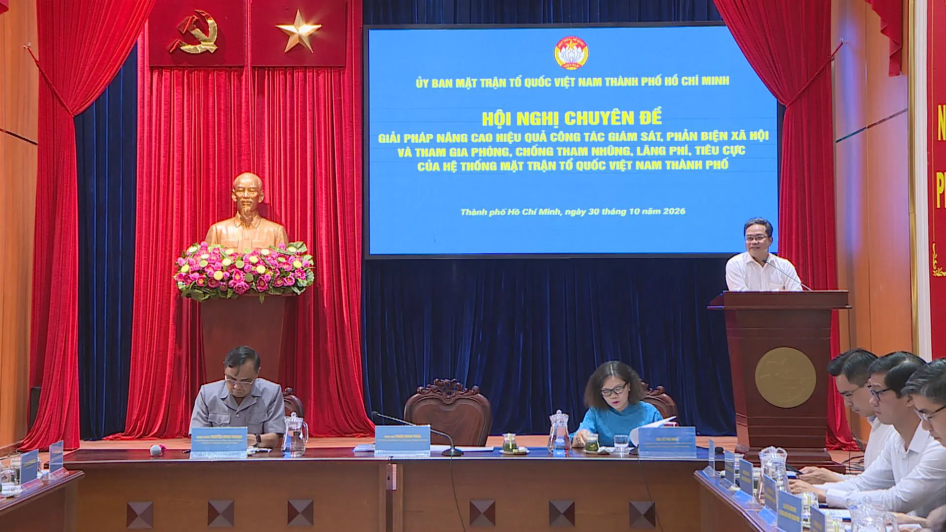 Đoàn chủ tịch điều hành Hội nghị chuyên đề nâng cao hiệu quả giám sát, phản biện xã hội và phòng, chống tham nhũng, lãng phí