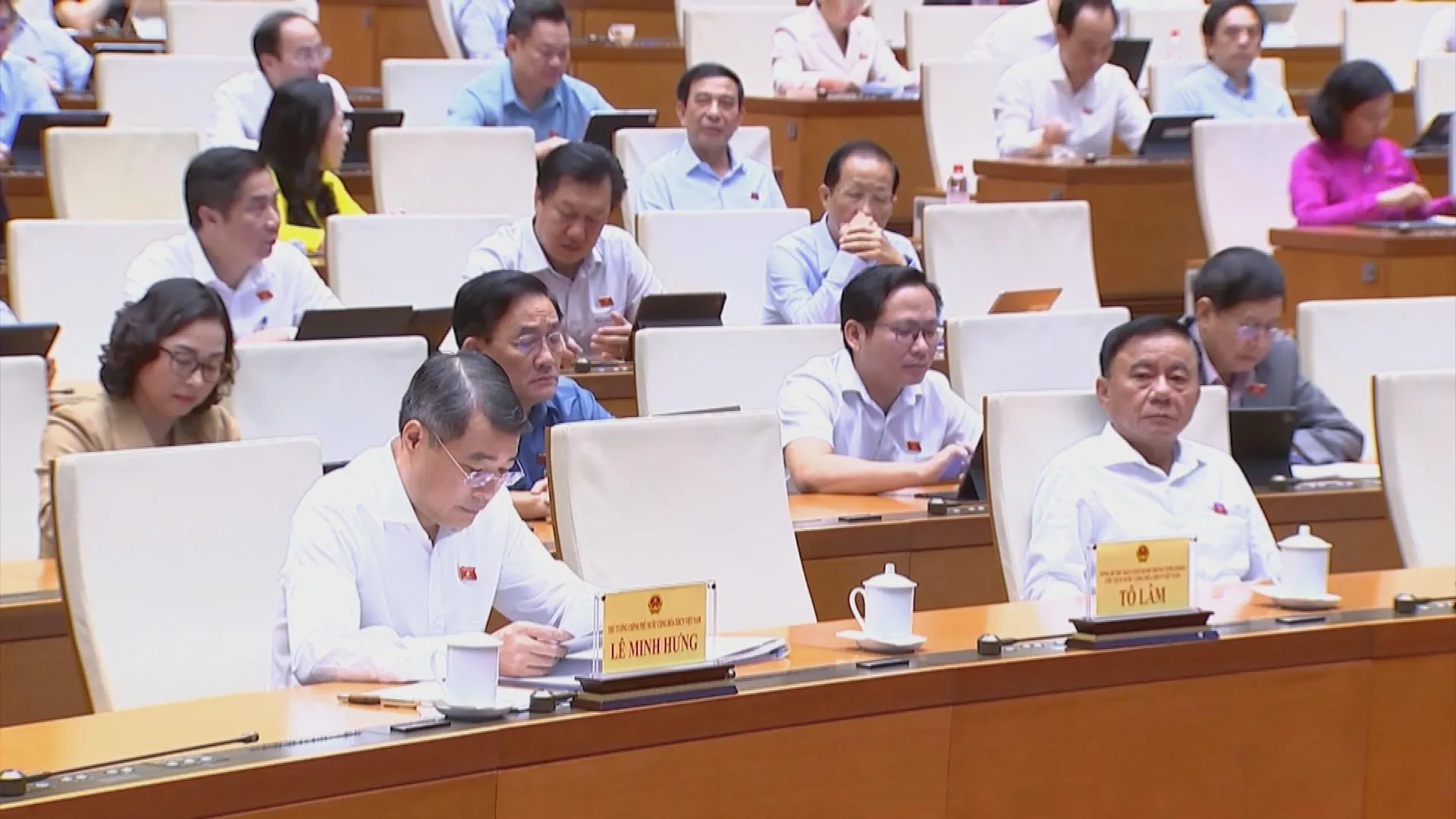Các đại biểu Quốc hội tham dự phiên thảo luận