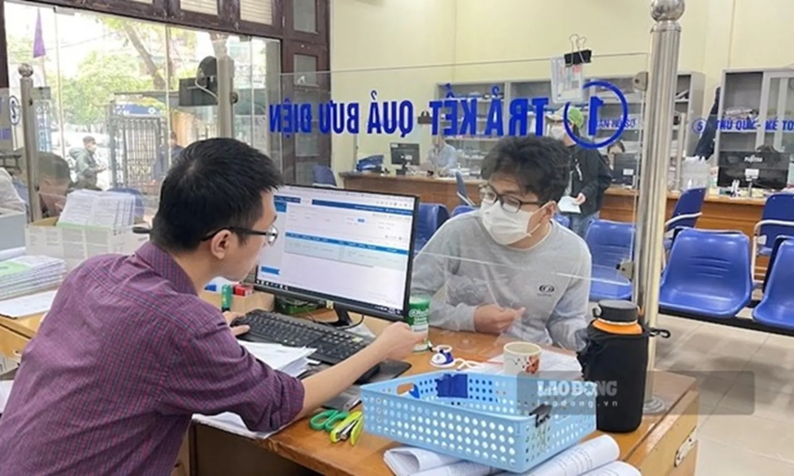 Người lao động đang đóng BHXH bắt buộc tại doanh nghiệp không được tham gia BHXH tự nguyện