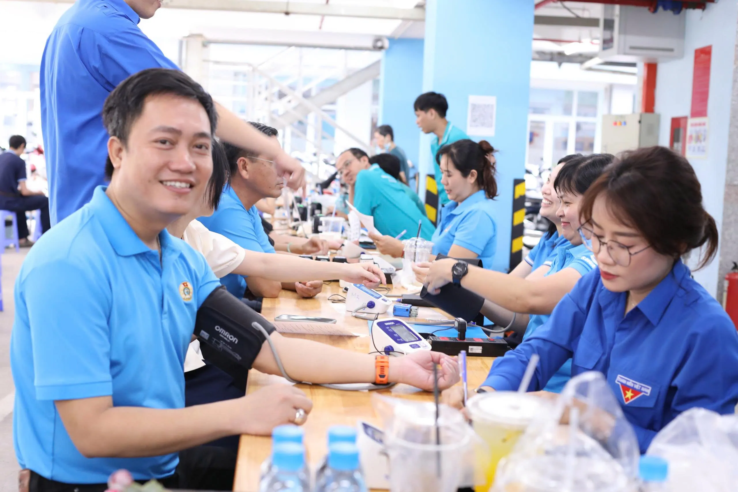 Công đoàn viên của SAWACO hào hứng hiến máu vì cộng đồng - Ảnh Bá Nam