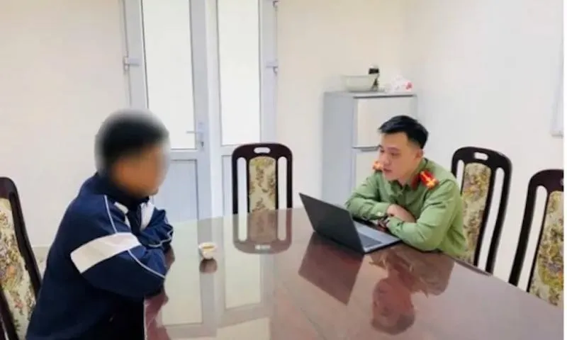 Đăng tin sai sự thật về giá xăng, nam thanh niên bị phạt 7,5 triệu đồng