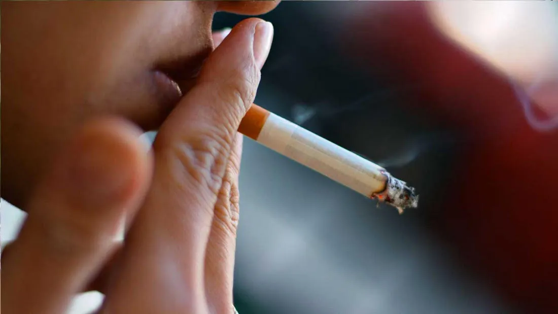 Campuchia: Phạt nặng người hút thuốc lá tại nơi công cộng