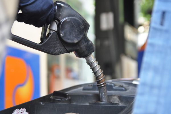 Giá xăng dầu hôm nay 4/10/2018: Tiếp tục đà tăng vọt, dầu WTI vượt xa ngưỡng 76 USD/thùng