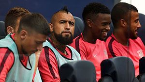 Vidal đang bị đồng đội cô lập tại Barca