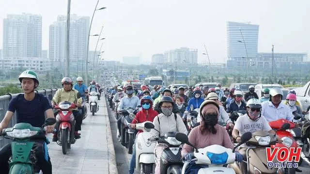 Đường vào quận 1 “kẹt cứng” do sập giàn giáo đầu hầm Thủ Thiêm