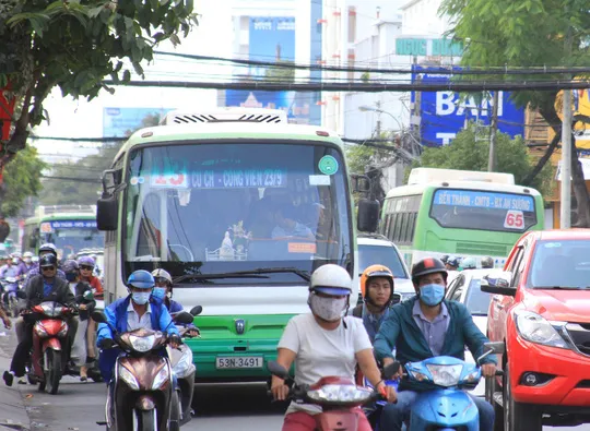 Tăng giá vé 2 tuyến xe buýt tại TPHCM