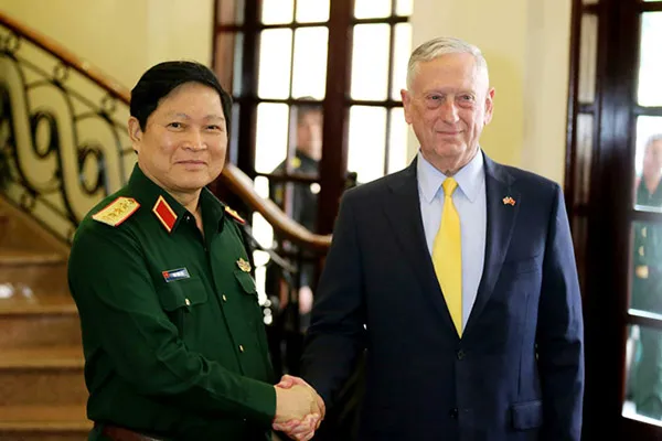 Bộ trưởng Quốc phòng Ngô Xuân Lịch tiếp Bộ trưởng Quốc phòng Mỹ James Mattis