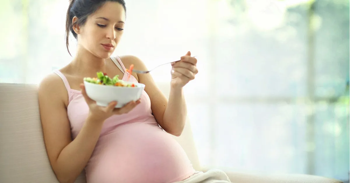 Mẹ bầu có thể gây hại cho trẻ nhỏ bởi thói quen ‘ăn cho hai người’