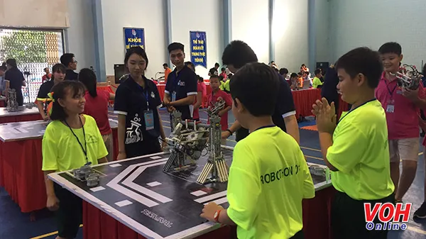 Trường tiểu học Lê Ngọc Hân dẫn đầu cuộc thi Robothon 2018 tại TPHCM