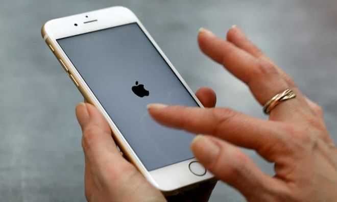 Cùng cố tình làm điện thoại chậm lại,  Apple bị phạt gấp đôi Samsung 