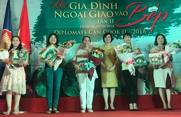 Khi các gia đình ngoại giao vào bếp 