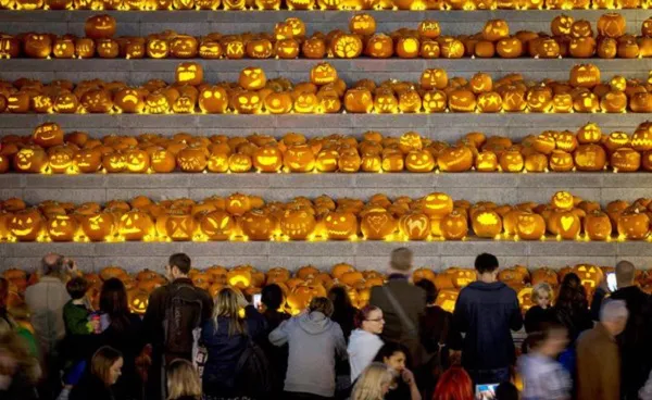 Muôn sắc lễ hội Halloween độc đáo trên thế giới