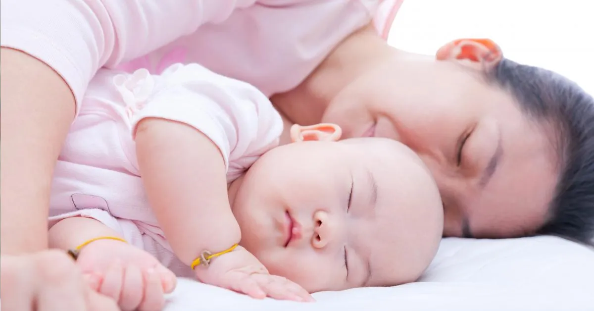 Có nên cho trẻ ngủ chung với bố mẹ hay không?