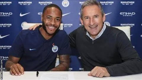 Sterling tiết lộ lý do gia hạn hợp đồng với Man City