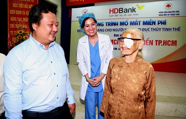 350 bệnh nhân nghèo tìm lại được ánh sáng