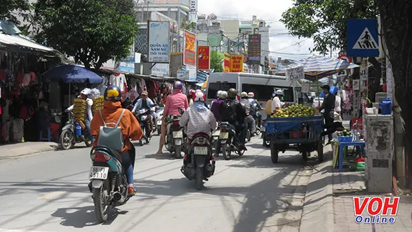 Đảm bảo trật tự lòng, lề đường và vỉa hè - Cần động thái quyết liệt (Bài 2) 
