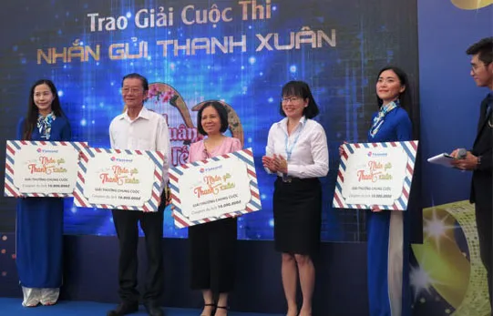 Trao giải Cuộc thi viết “Nhắn gửi thanh xuân”