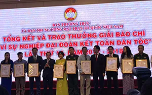 Trao giải báo chí vì sự nghiệp đại đoàn kết toàn dân tộc: VOH đoạt giải B