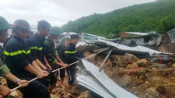 Nha Trang: 16 người chết và mất tích do mưa lũ