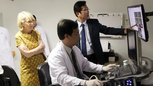 Điều trị hiệu quả vòng xoắn bệnh lý phức tạp của gút ở bệnh nhân biến chứng