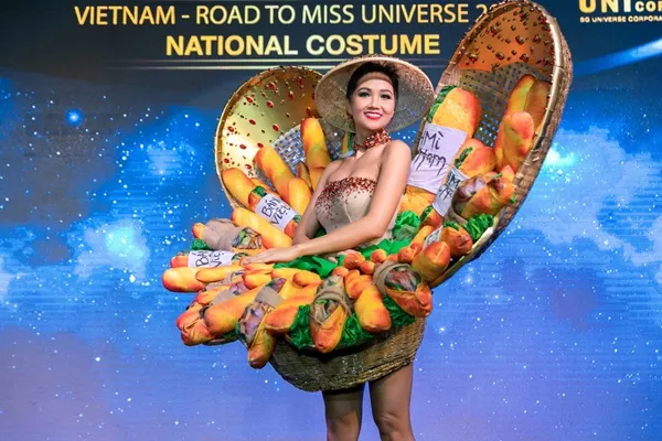 ‘Bánh mì’ trở thành trang phục dân tộc của H’Hen Niê tại Miss Universe 2018