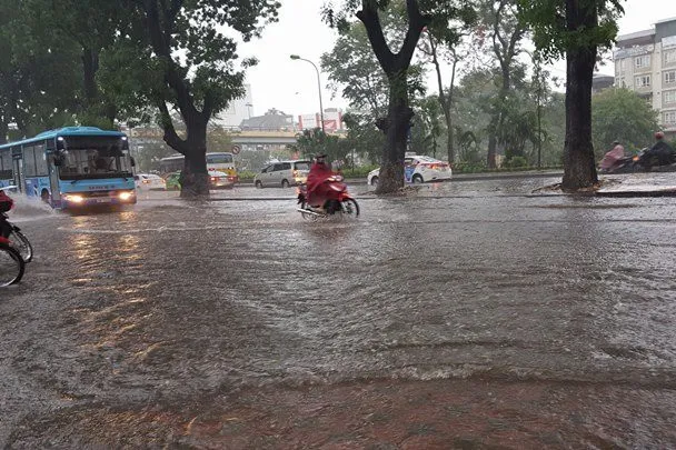 Dự báo thời tiết: Vùng áp thấp gây mưa to ở miền Đông Nam bộ - cảnh báo lũ các sông KV miền Trung