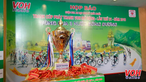 Cuộc đua xe đạp NKKN tranh Cúp Phát thanh VOH: 12 chặng đua dài 1926km, xuyên 3 nước Đông Dương