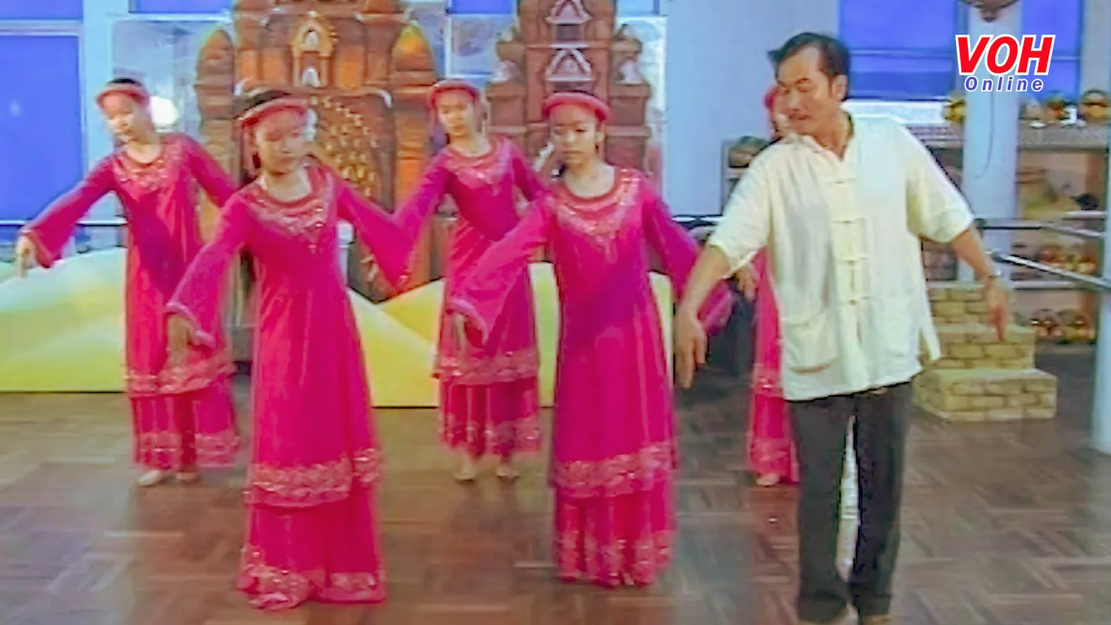 Đàng Quang Dũng: Người nghệ nhân hết lòng với nghệ thuật ca múa nhạc Chăm