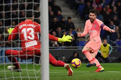 Kết quả bóng đá hôm nay 9/12: Messi lập cú đúp, Barca hủy diệt Espanyol