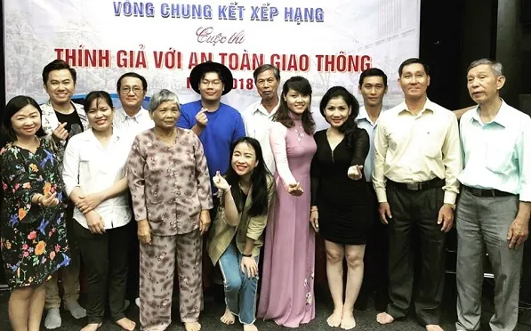Chương trình phát thanh kêu gọi người dân đi an toàn, về hạnh phúc