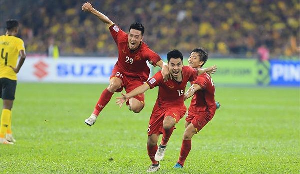 Kịch tính và đầy cảm xúc trận chung kết lượt đi AFF Cup - Malaysia vs Việt Nam
