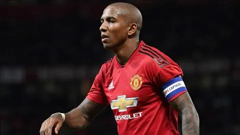 Tin chuyển nhượng 11/12: Ashley Young lên tiếng về tương lai