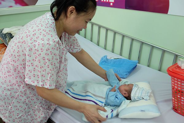 4 tháng nỗ lực chăm sóc thành công bé trai sinh non chỉ nặng 700g