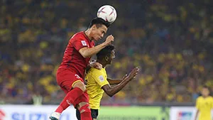 Quế Ngọc Hải bất ngờ chấn thương trước trận chung kết lượt về