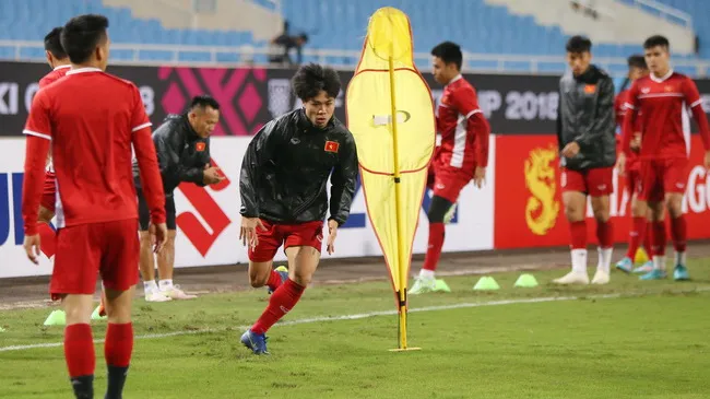 ĐT Việt Nam tập bứt tốc chuẩn bị cho trận đấu với Malaysia