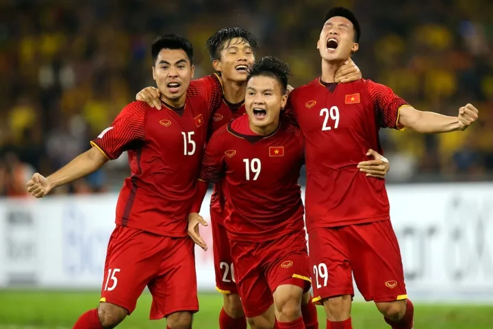 Chơi hay vô đối, Quang Hải ẵm giải cầu thủ xuất sắc nhất AFF Cup 2018