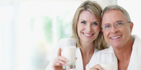 Phòng chống bệnh tim mạch và đột quỵ với sữa không tách béo