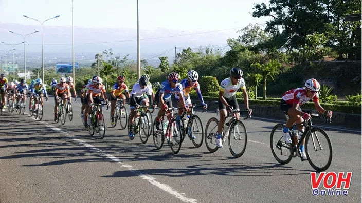 Chặng 8 giải xe đạp Nam Kỳ Khởi Nghĩa 2018: Tay đua Nguyễn Minh Việt tỏa sáng