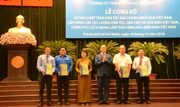 Thành ủy công bố bộ sách Mặt trận, Liên minh, Chính phủ Cách mạng lâm thời