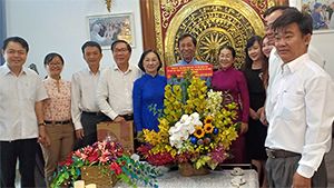 Phó Bí thư Thành ủy TPHCM Võ Thị Dung thăm chúc mừng các gia đình Công giáo dịp Lễ Giáng sinh 