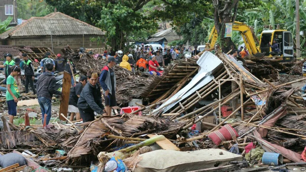 Sóng thần Indonesia: Số người chết tăng lên 429 người