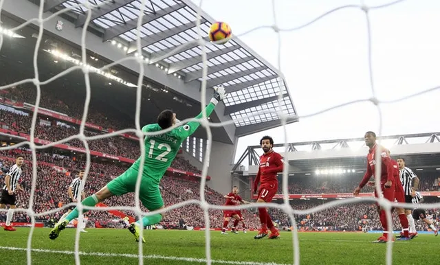 Tin bóng đá 28/12: Lovren chia sẻ về siêu phẩm vào lưới Newcastle
